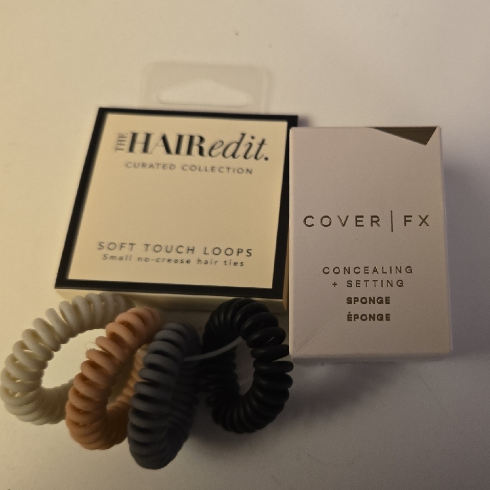 COVER FX Concealing Sponge with Hair Edit Loops